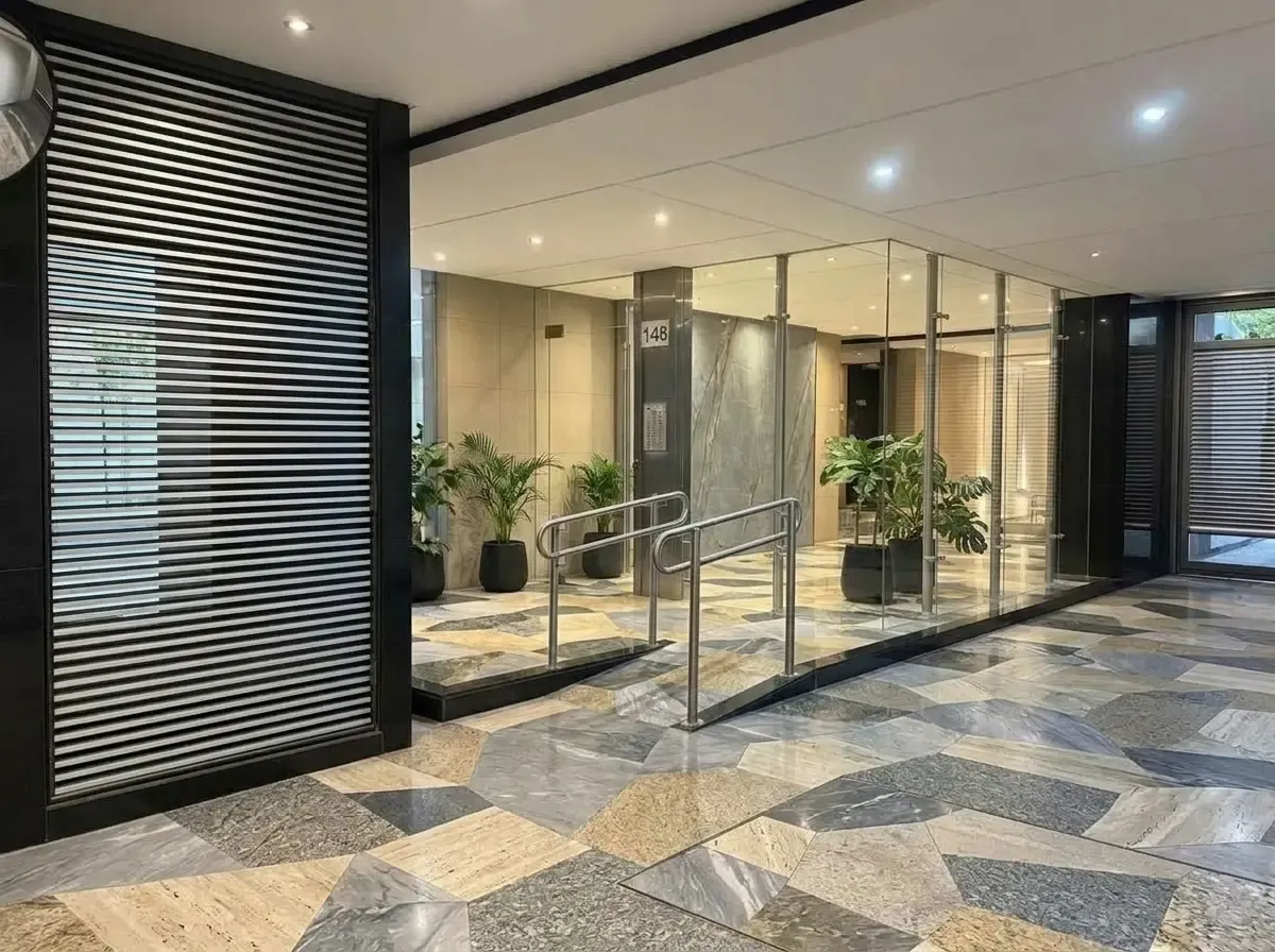 Puertas - lamas hall edificio